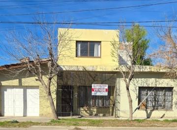 Casa · 600m² · 4 Ambientes · 1 Cochera · Casa de Dos Dorm. con Departamento en Venta
