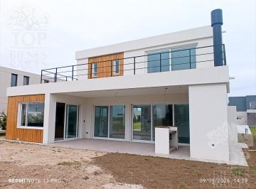 Casa · 225m² · 6 Ambientes · 4 Cocheras · Casa en Riberas