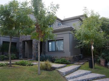Casa · 451m² · 7 Ambientes · 2 Cocheras · Casa en Venta en Santa Barbara, Tigre, G. B. a. Zona Norte