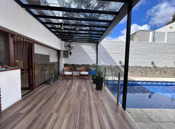 Casa en venta en Banfield · 5 ambientes