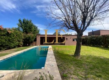 Casa · 175m² · 4 Ambientes · 6 Cocheras · Venta Casa en San Lucas Village