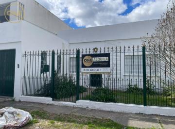 Casa · 300m² · 3 Ambientes · 1 Cochera · Casa en Alquiler 3 Ambientes + Cochera + Lavadero