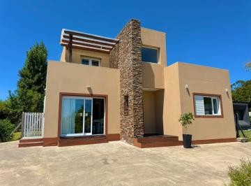 Casa · 120m² · 3 Ambientes · 1 Cochera · Alquiler Casa Barrio Arenas del Sur