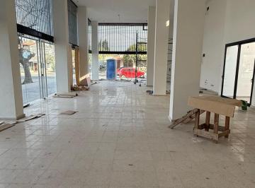 Local comercial · 200m² · 4 Ambientes · Local en Barrio Jardin Calle Talleres Esquina Jose Patiño 200 m 30 de Frente