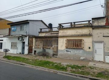 Casa · 137m² · 5 Ambientes · Casa + Depto Independiente a Reciclar - Caseros