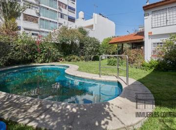 Casa · 248m² · 5 Ambientes · Casa con Pileta en Versalles!