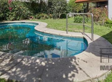 Casa · 248m² · 5 Ambientes · Casa con Pileta en Versalles!