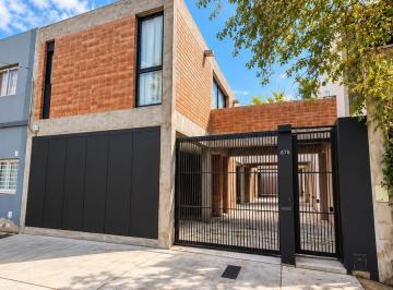 PH · 72m² · 2 Ambientes · 1 Cochera · PH en La Perla