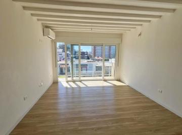 Departamento · 80m² · 3 Ambientes · Alquiler de Apartamento de 2 Dorm. con Terraza en Malvín, Montevideo.
