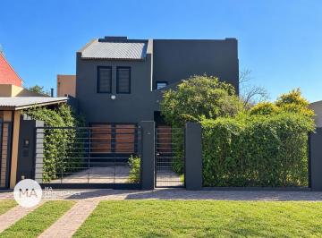 Casa · 190m² · 7 Ambientes · 2 Cocheras · Venta | Casa de 3 Dorm. en Gonzalez del Solar 679 Bis - Fisherton