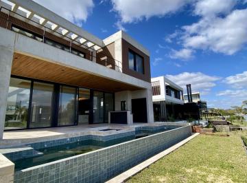 Casa · 380m² · 7 Ambientes · 6 Cocheras · Casa en El Yacht Nordelta en Venta - 460 m² - a Estrenar