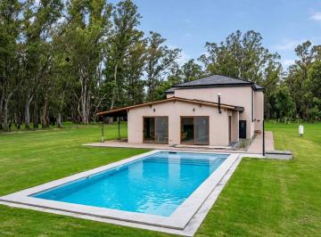 Casa · 310m² · 7 Ambientes · 2 Cocheras · Casa en Venta 7 Ambientes - Pileta y Parque 6000 m²