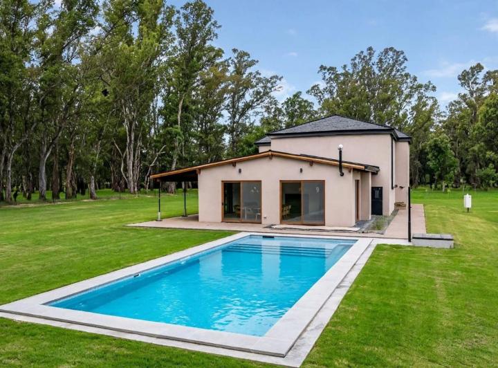 Casa · 310m² · 7 Ambientes · 2 Cocheras