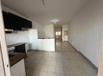 Departamento · 200m² · 3 Ambientes · 1 Cochera · En Venta PH 3 Amb con Cochera Sin Exp - Villa Real