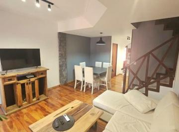 Casa · 114m² · 4 Ambientes · 1 Cochera · Venta Triplex 4 Ambientes Patio y Cochera V. Sarm