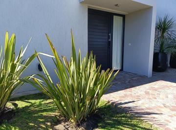 Casa · 217m² · 6 Ambientes · 2 Cocheras · Casa en Venta en Ayres Plaza, Pilar, G. B. a. Zona Norte