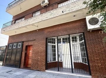 PH · 89m² · 3 Ambientes · Alquiler o Venta / PH / Planta Baja / 3 Ambientes / Parque / Quincho / Espacio Tipo Salón / Casanova