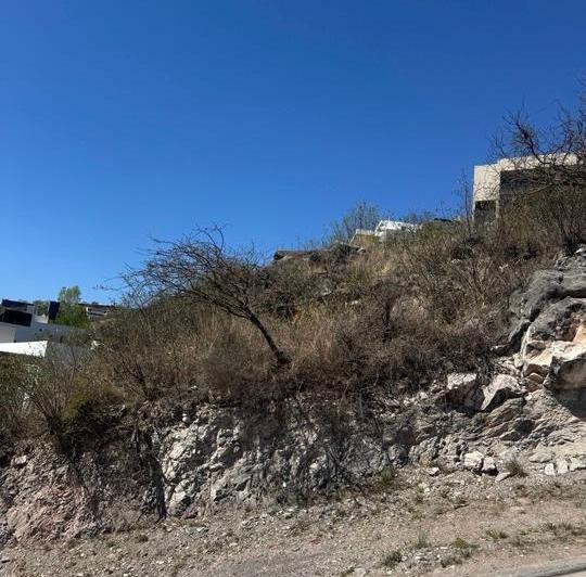 Terreno · 826m² · 1 Ambiente · 1 Cochera