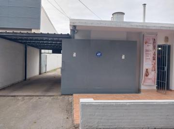 Casa · 111m² · 2 Dormitorios · 10 Cocheras · Casa + Cochera en Venta - Barrio Empalme