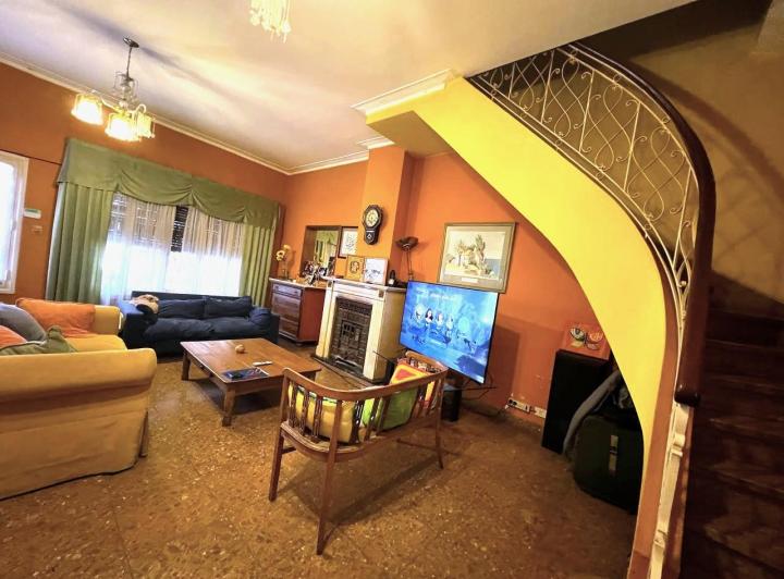 Casa · 360m² · 5 Ambientes · 1 Cochera