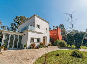 Casa · 221m² · 5 Ambientes · Casa en Venta 5 Ambientes en Harás María Elena