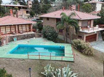 Casa · 450m² · 7 Ambientes · 4 Cocheras · Hermosa Casa en Venta - 3 Dor - 2 Deptos - Quincho Pileta - Doble Ingreso - Villa del Lago - Apto Credito