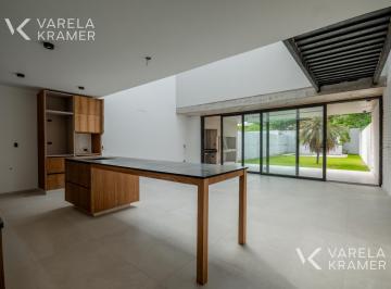 Casa · 280m² · 5 Ambientes · 1 Cochera · Casa en Venta en Lomas de San Isidro
