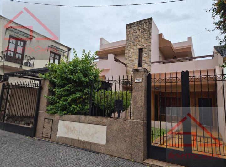 Casa · 265m² · 5 Ambientes · 3 Cocheras