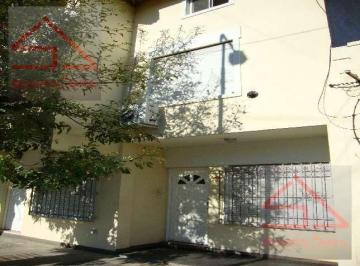 Casa · 85m² · 4 Ambientes · Venta - Oportunidad - Triplex 4 Amb. en Ramos Mejia