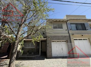 Casa · 200m² · 4 Ambientes · 1 Cochera · Chalet en Venta 4 Amb. - C/piscina - Ramos Mejia