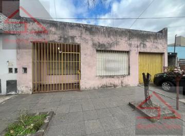 Casa · 230m² · 4 Ambientes · 1 Cochera · Casa en Tablada a Reciclar