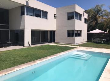 Casa · 395m² · 5 Ambientes · 2 Cocheras · Casa - Dalvian