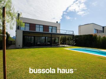 Casa · 210m² · 6 Ambientes · 5 Cocheras · Casa en Venta 6 Ambientes con Pileta Barrio Vistas Puertos Escobar