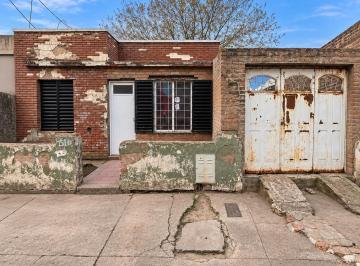 Casa · 45m² · 3 Ambientes · 1 Cochera · - Casa a Reciclar