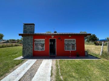 Casa · 60m² · 3 Ambientes · 1 Cochera · Casa PH Al Frente con Quincho y Baño Completo