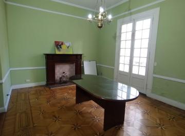 Casa · 365m² · 7 Ambientes · 1 Cochera · Venta Casa en Flores con 7 Ambientes Fondo Libre