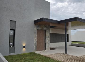 Casa · 187m² · 5 Ambientes · 2 Cocheras · Casa en Venta en Jardin de Las Tejas, 3 Dorm., Galería Techada, Apto Crédito.