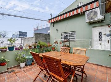 PH · 95m² · 5 Ambientes · Venta PH 1er y 2do Piso. 5 Ambientes. Terraza Propia. Muy Buen Estado. Apto Crédito. Lugano.