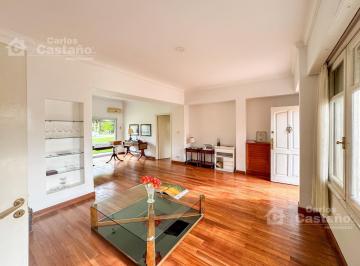 Casa · 220m² · 5 Ambientes · Excelente Casa 5 Ambientes con Jardín, Pileta y Cochera