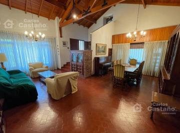 Casa · 258m² · 6 Ambientes · 1 Cochera · Solido Chalet 6 Amb. con 3 Baños, Playroom y Jardín