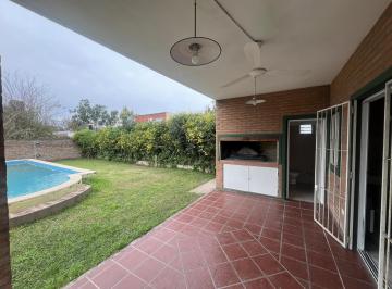 Casa · 60m² · 3 Ambientes · 2 Cocheras · Casa en Alquiler Permanente en Funes