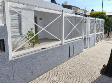 Casa · 103m² · 2 Ambientes · 1 Cochera · Casa en Venta en B° Centro America