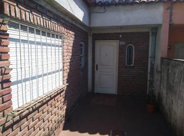 Departamento · 50m² · 2 Dormitorios · 1 Cochera · Casa en P. H en Alquiler en Ituzaingó Norte Totalmente Independiente