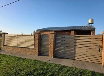 Casa · 57m² · 3 Ambientes · 1 Cochera · Casa en Venta en Piñero, Rosario, Santa Fe