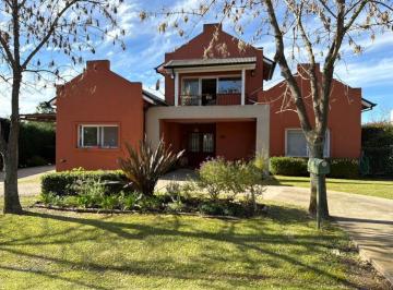 Casa · 195m² · 6 Ambientes · 2 Cocheras · Casa en Venta en Los Jazmines, Pilar del Este, Pilar