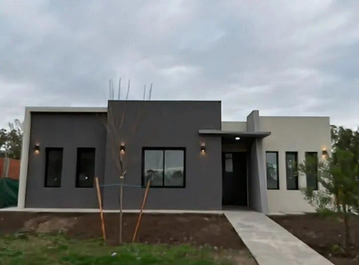 Casa · 212m² · 5 Ambientes · 2 Cocheras