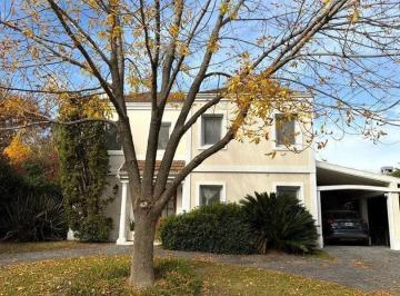 Casa · 138m² · 5 Ambientes · 1 Cochera · Casa en Venta 3 Dorm. con Pileta, Barrio Los Jazmines, Pilar del Este, Pilar