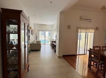 Casa · 233m² · 5 Ambientes · 1 Cochera · Casa Chalet en Venta en Villa del Parque, Capital Federal, Buenos Aires