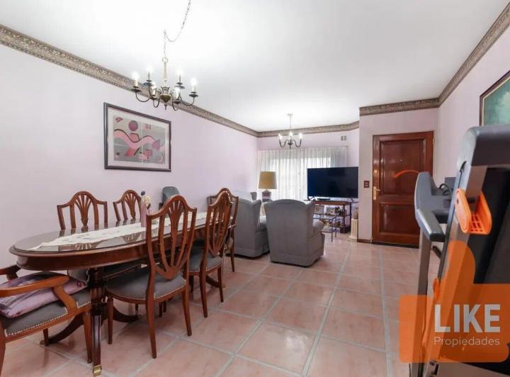 Casa · 343m² · 4 Ambientes · 1 Cochera
