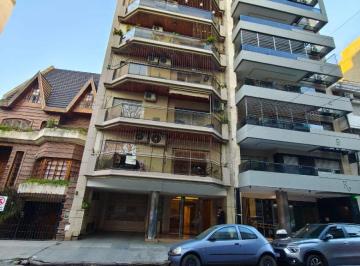 Departamento en Alquiler de 3 ambientes · Semipiso Categoría con Cochera Amenities en Alquiler - a Pasos Cid Campeador y P. Centenario